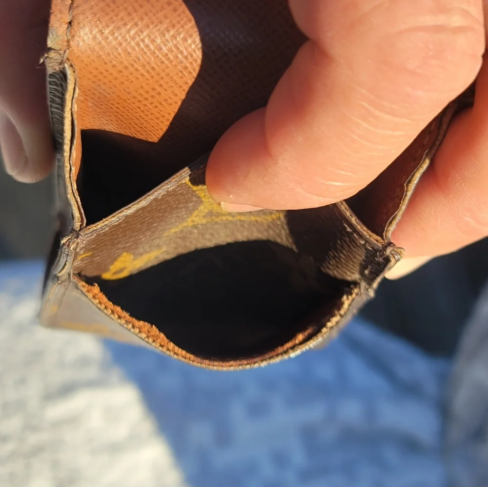 Louis Vuitton Tabacco Pack Holder - Picture 9 of 10